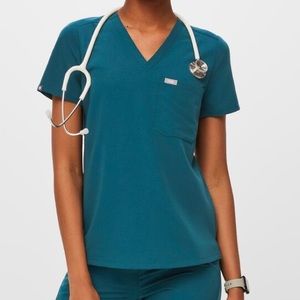 Figs new with tags Catarina One-Pocket Scrub Top in color Caribbean Blue
